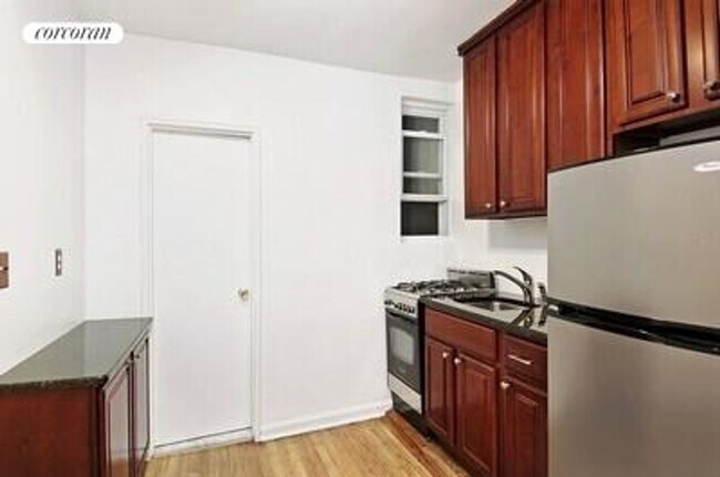 Foto del edificio - 217 E 89th St