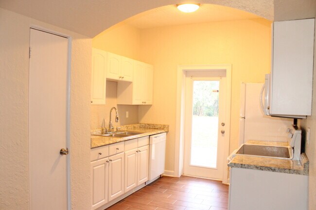 Foto del edificio - Adorable Mid Century Modern Bungalow in Winter Park!