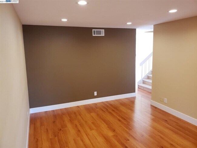 Building Photo - 40292 Santa Teresa Common