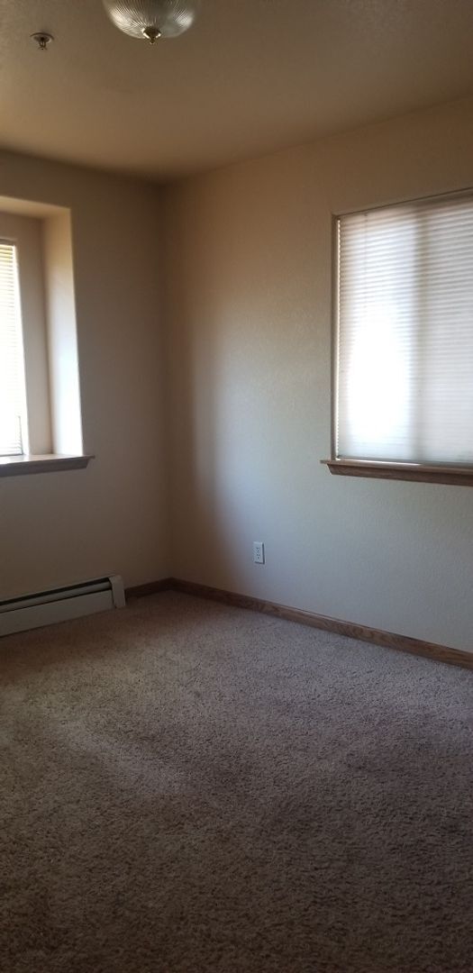 Foto del edificio - Spacious 4 Bed, 2 Bath Home with Finished Basement, Large Deck & Yard Near CSU