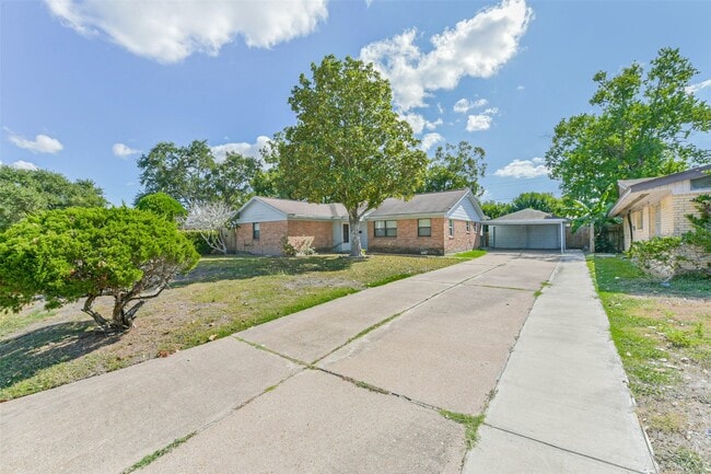 Foto del edificio - 5323 Knotty Oaks Trail