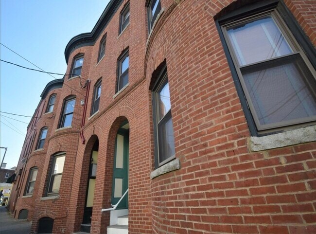 Building Photo - 217 Boylston St
