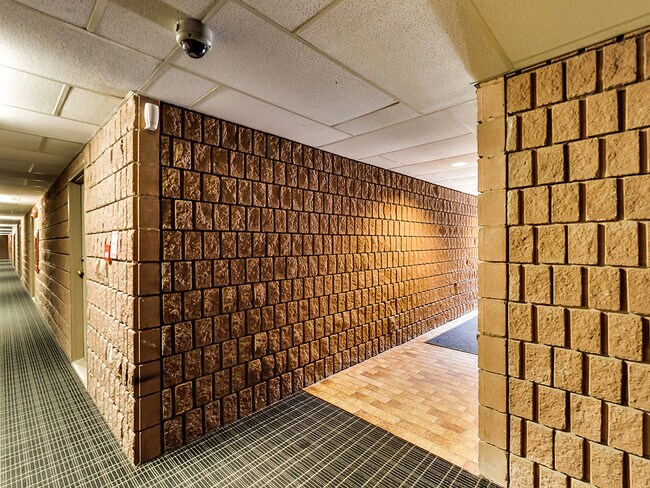 Photo du bâtiment - Terry Fox Place Apartments