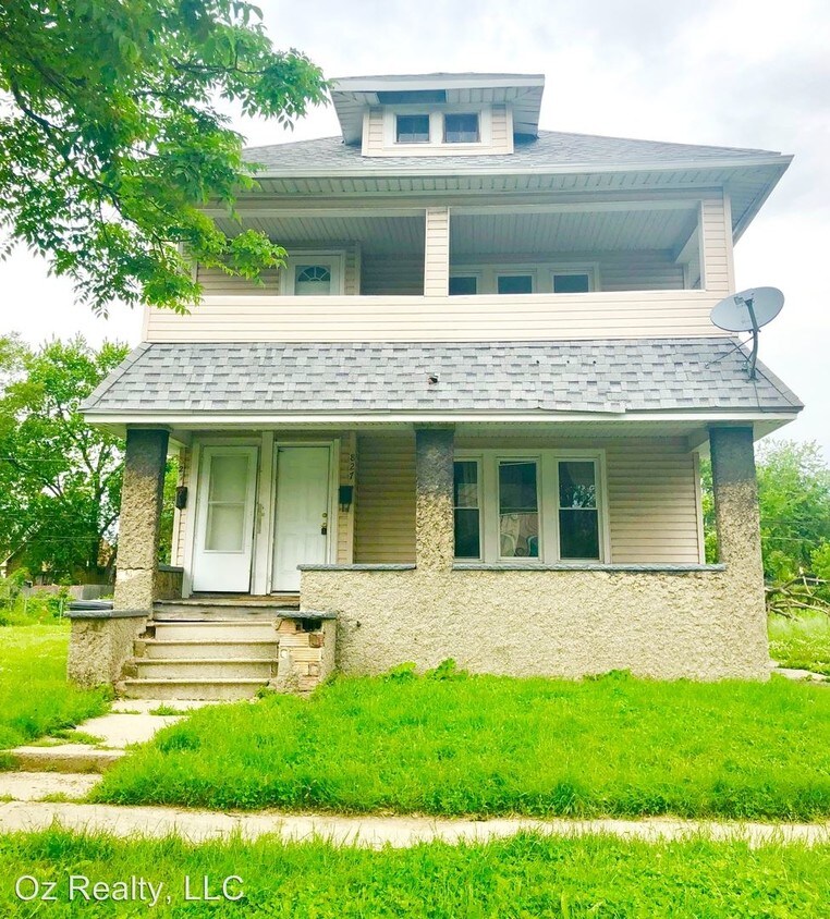 Primary Photo - 827 Woodward Ave