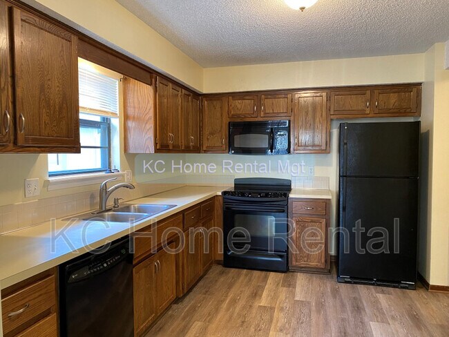 Foto del edificio - 7818 N Camden Ave