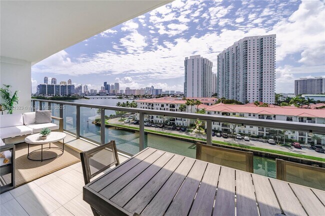 Foto del edificio - 3250 NE 188th St