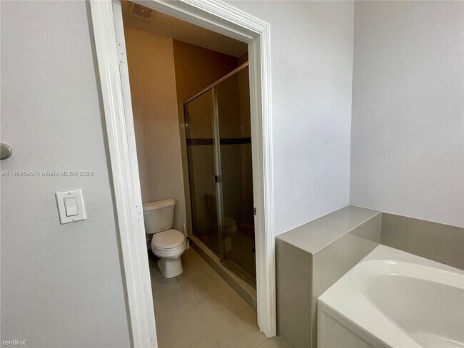 Building Photo - 3 br, 2.5 bath House - 746 NE 193rd St