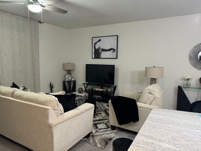 Building Photo - Immaculate Tara Greens Townhome!