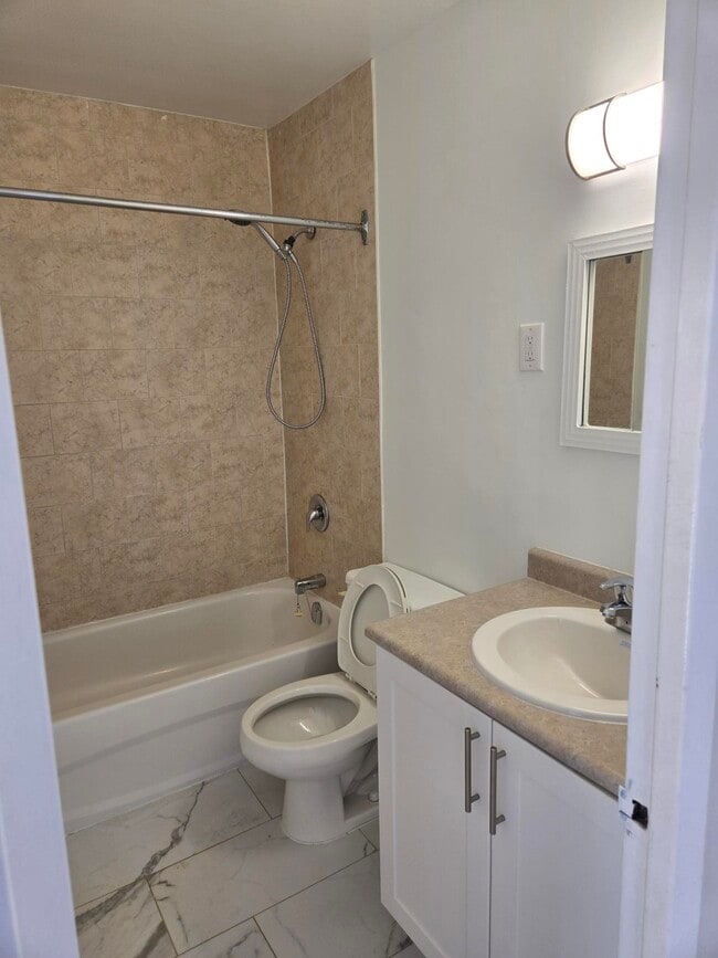 Building Photo - 2600 Finch