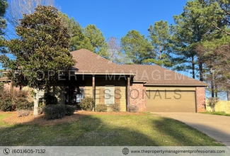 Building Photo - 116 Cedar Green Dr