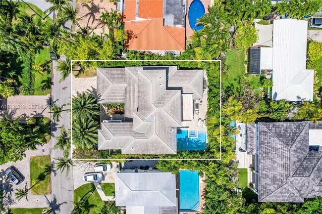 Foto del edificio - 435 Hampton Ln