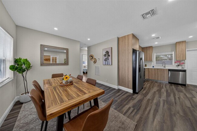 Foto del edificio - 540 NE 59th Ct