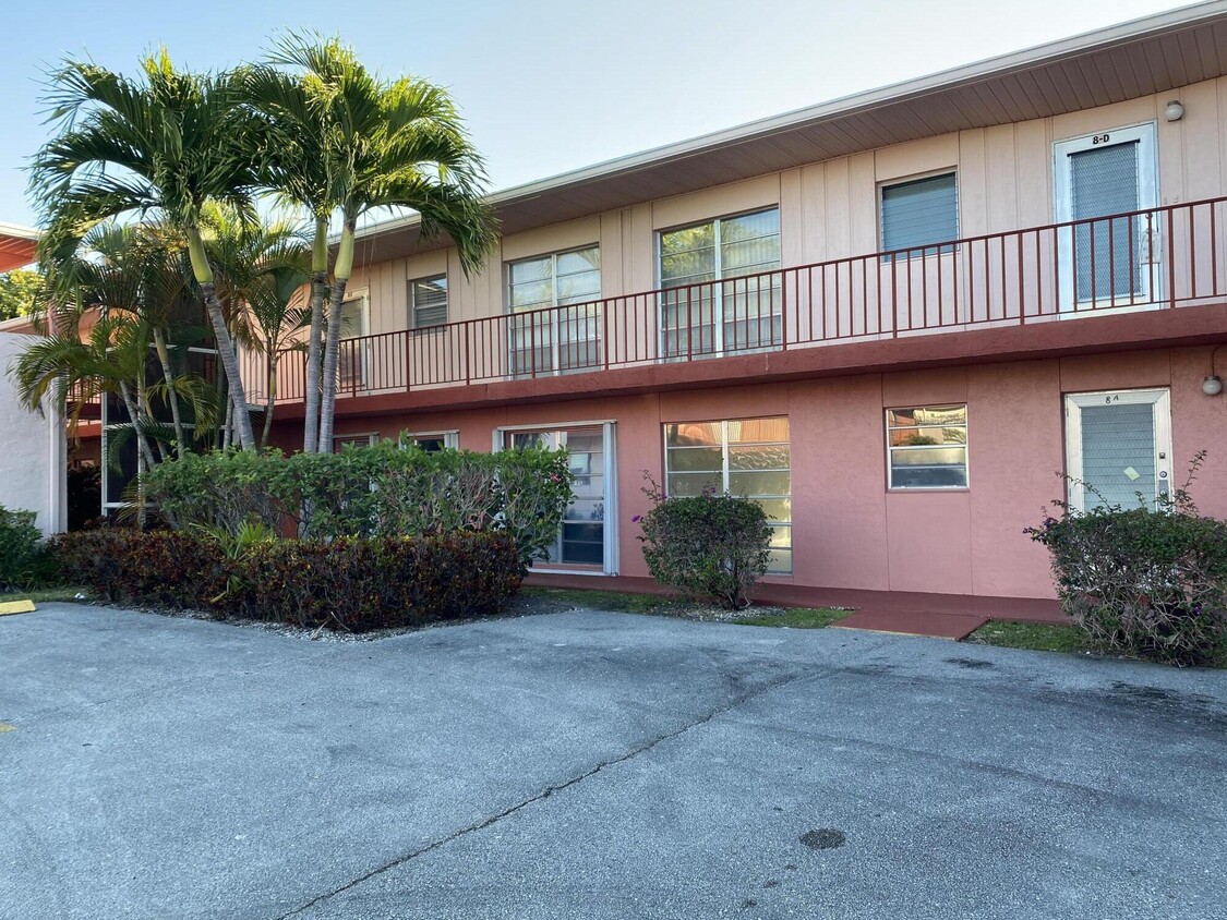 8 Golfs Edge Unit B, West Palm Beach, FL 33417 Condo for Rent in West