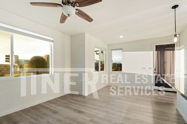 Foto del edificio - 3698 E Commerce Way