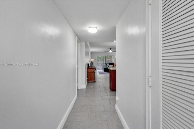 Foto del edificio - 830 S Hollybrook Dr
