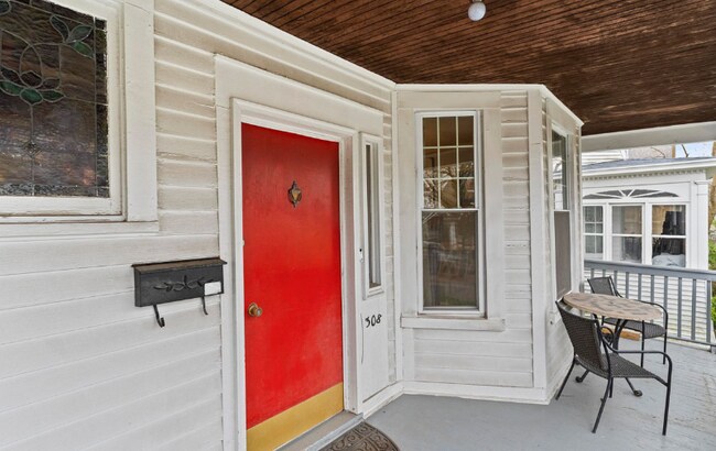 Building Photo - 308 Quail St