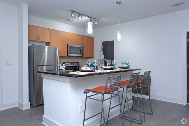 Interior Photo - 10 Perimeter Park