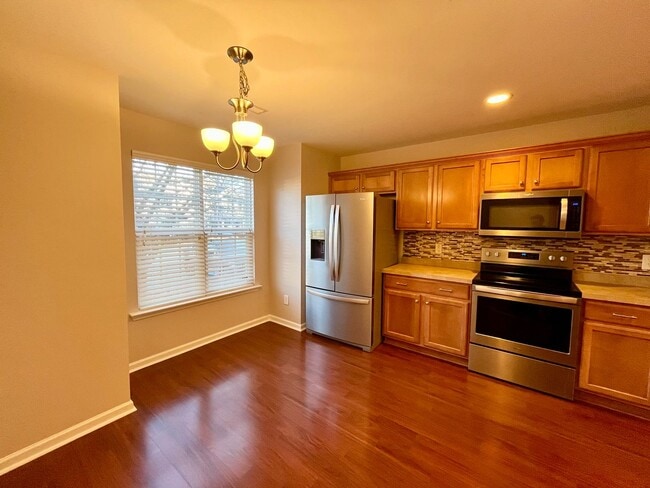 Building Photo - Stunning 3BD, 2.5BA Durham Townhome in a G...