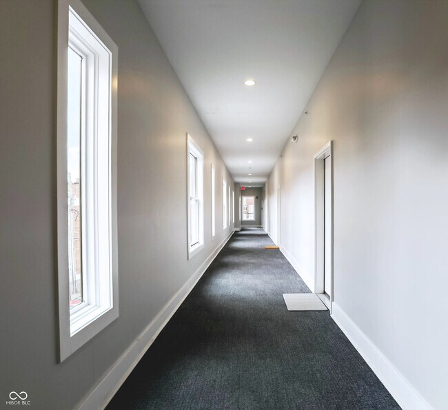 Foto del edificio - 233 E St Joseph St