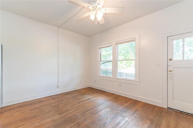Building Photo - 607 E 38th St