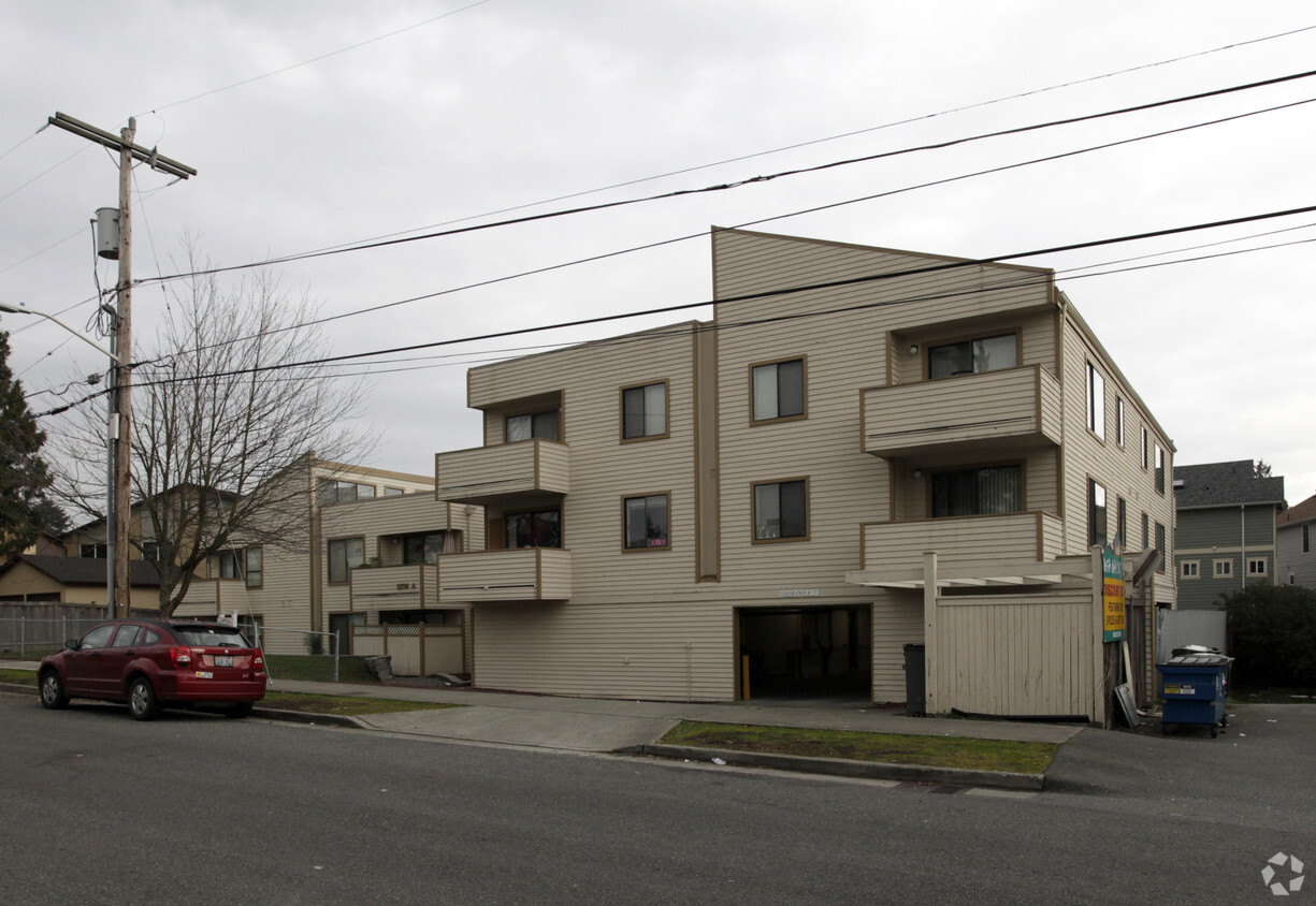 Primary Photo - Pinehurst Court Apartments