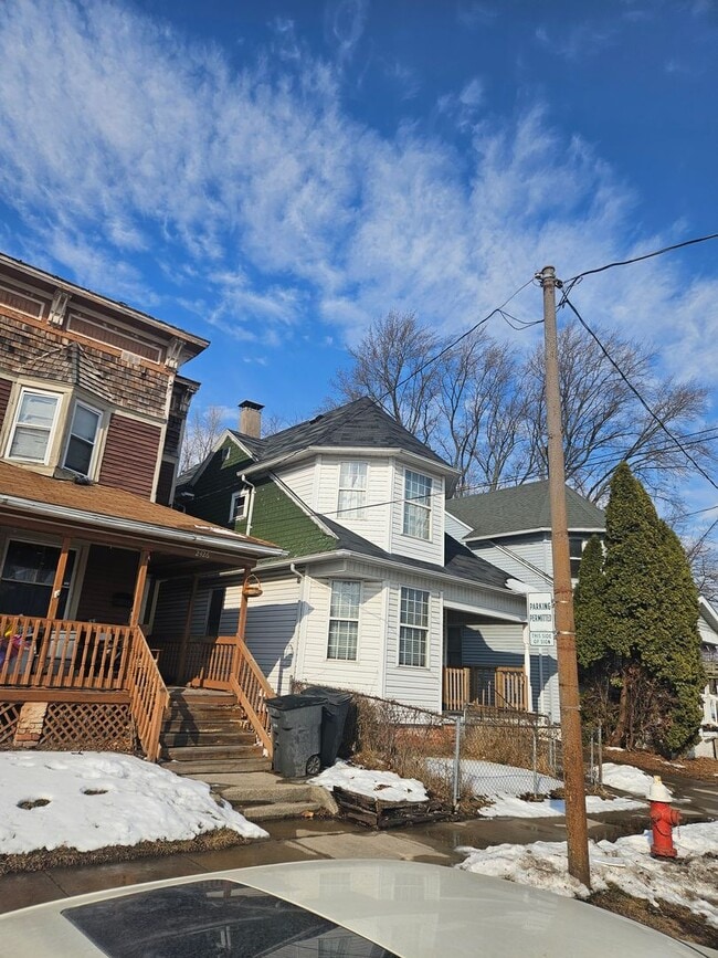 Building Photo - 2424 Broadway St