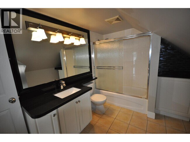 Photo du bâtiment - 7505 Kingsway