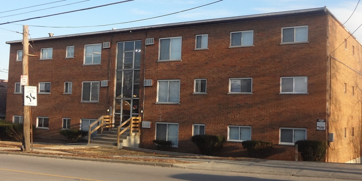 Primary Photo - 2545 Montana Ave