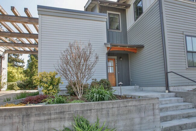 Foto del edificio - Rare Lease Opportunity in Langley!