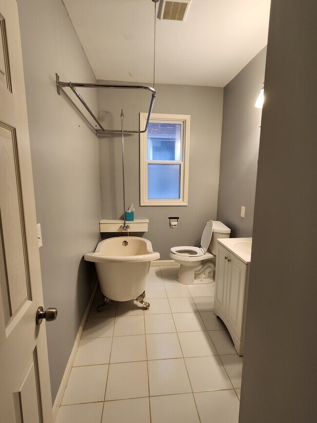 607 E Bethune St Unit 1, Detroit, MI 48202 Apartments in Detroit, MI