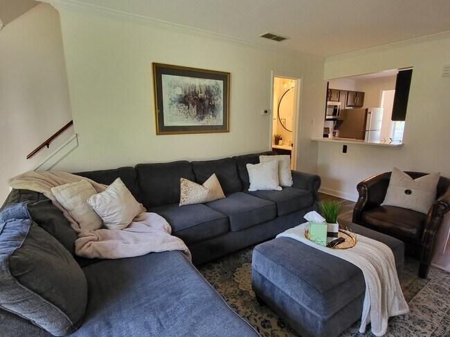 Foto del edificio - 821 Selwyn Oaks Ct