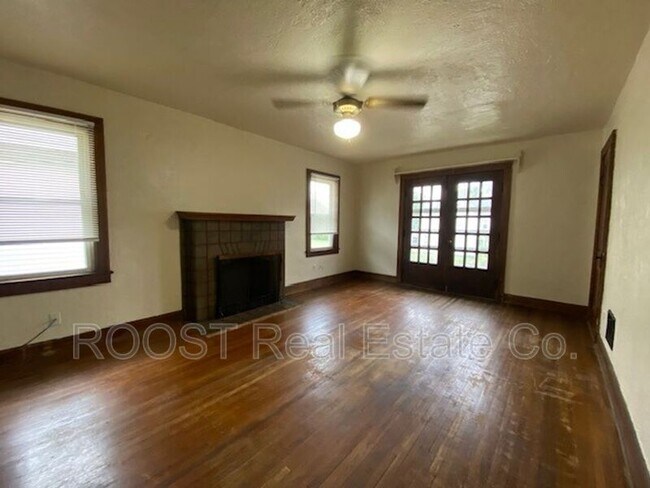 Building Photo - 155 E Grand Ave
