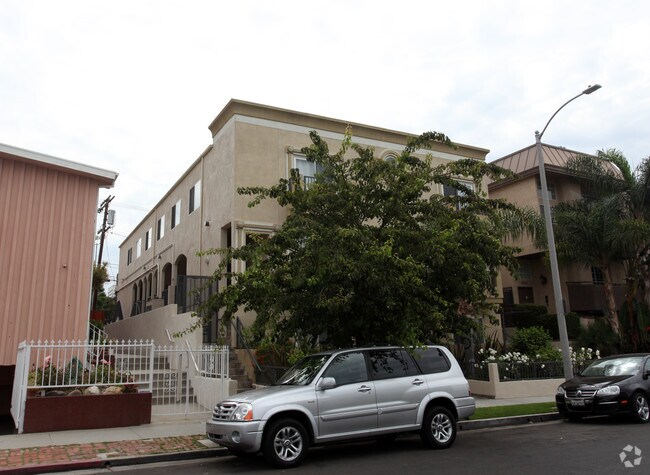Building Photo - Colby Townhomes by Wiseman