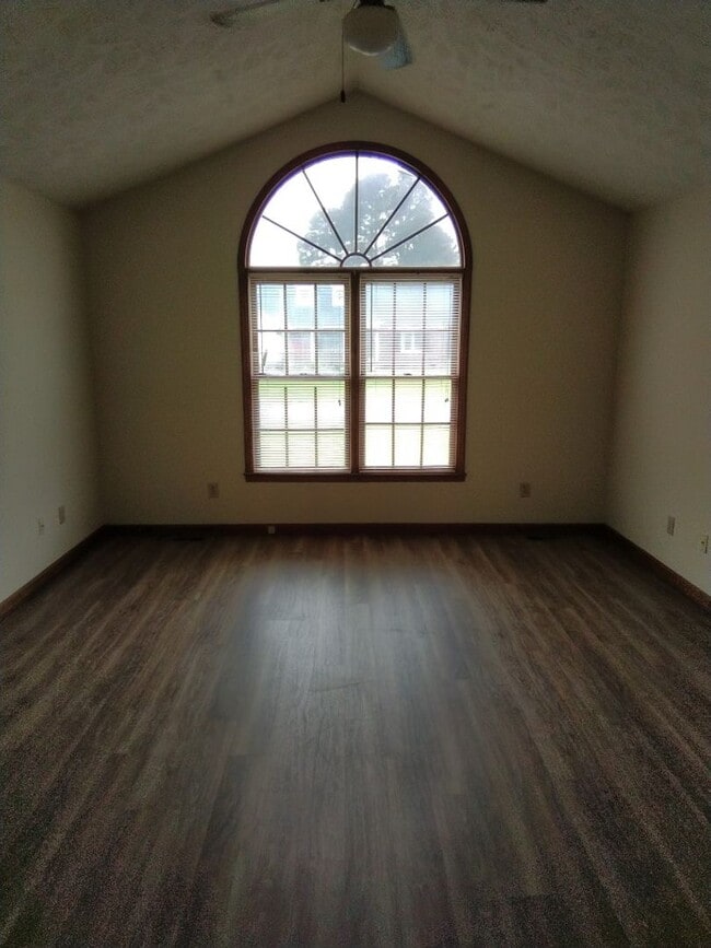 Building Photo - Duplex in Hope Mills!