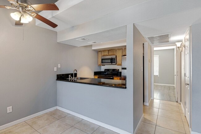 Building Photo - Upgraded Condo with Elegant Features and Convenient Location