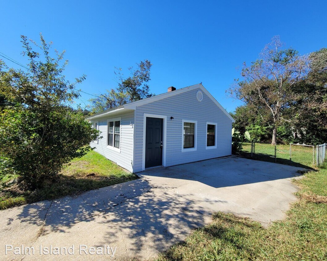 2 br, 1 bath House 11 Bertram St. House Rental in Pensacola, FL