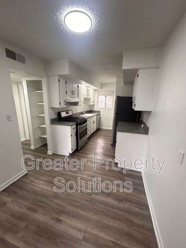 Building Photo - 5006 NW Kalivas Cir