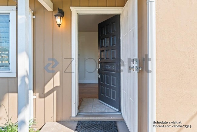 Foto del edificio - 3534 E Hills Dr