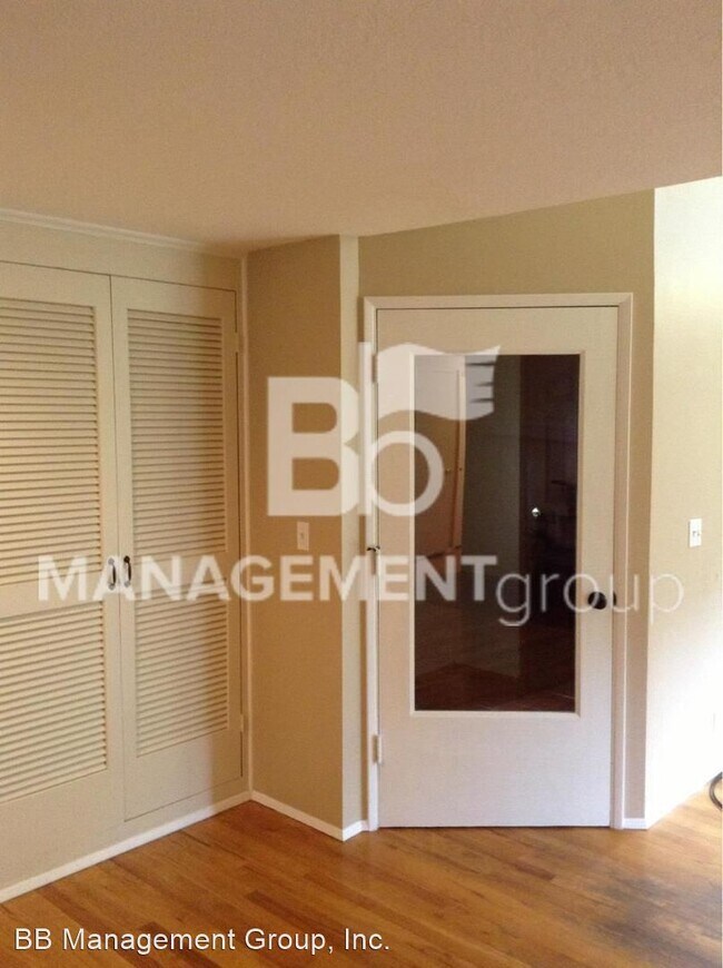 Building Photo - 3 br, 1 bath House - 915 Oak Terrace