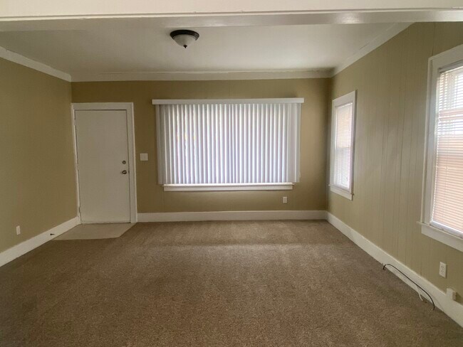 Sala de estar - 805 W 11 Mile Rd