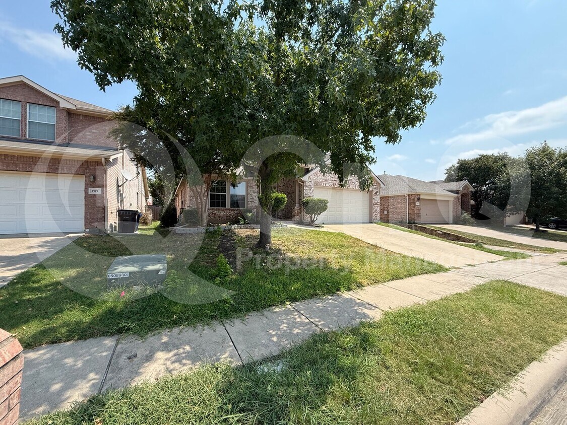 Foto principal - 1921 Highland Haven Ln