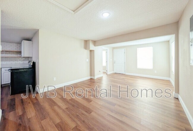 Foto del edificio - 4823 Waller St