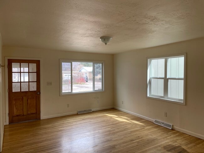 Building Photo - 2145 S 11th St W