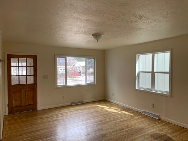 Foto del edificio - 2145 S 11th St W
