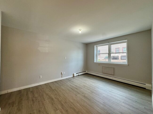 Building Photo - 145 Cowles St
