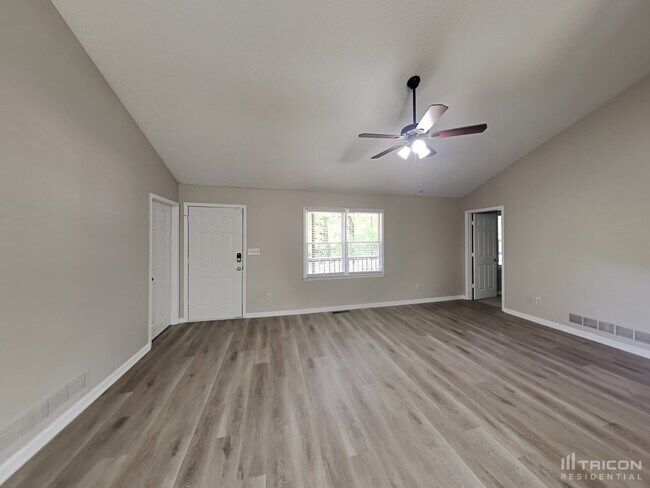 Building Photo - 65 Brentwood Dr