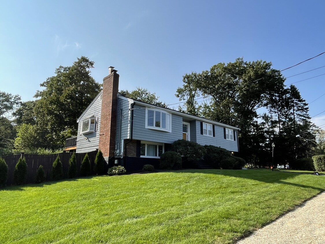 Primary Photo - 6 Larson Cir