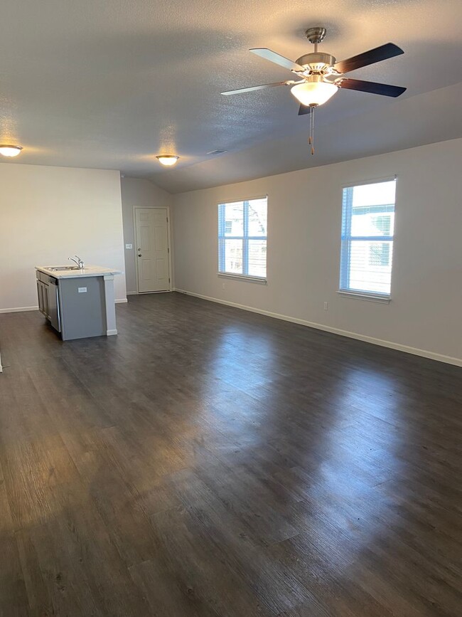 Building Photo - *Pre-leasing* Three Bedroom | Two Bath