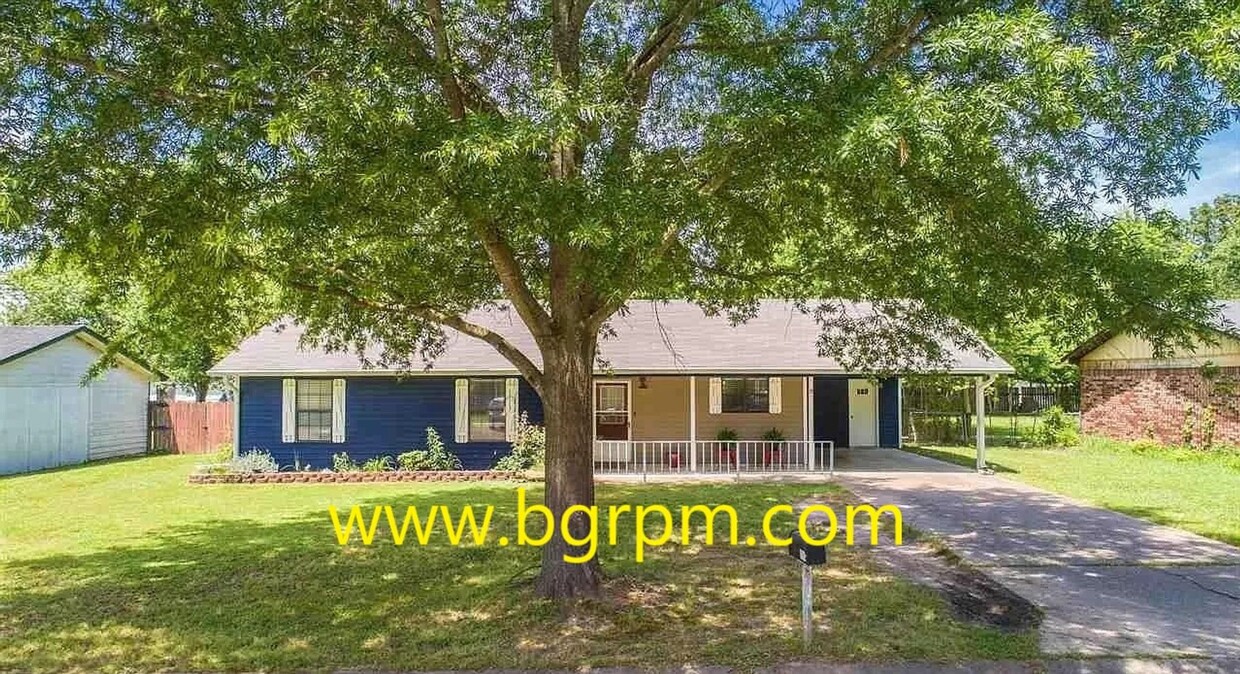 Primary Photo - 3 BD, 2 BA, Home in Cabot