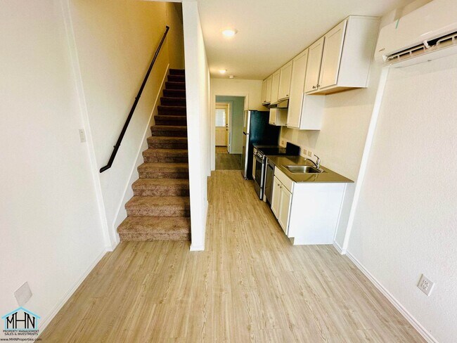 Foto del edificio - Straight Out of Your Favorite TV Show — This Mini-Home Marvel Has It All!
